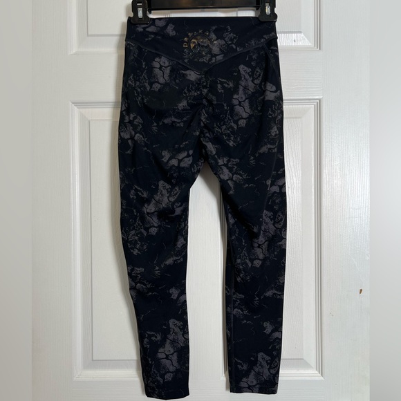 NWT Gymshark KK Fit 7/8 Leggings - Picture 3 of 8